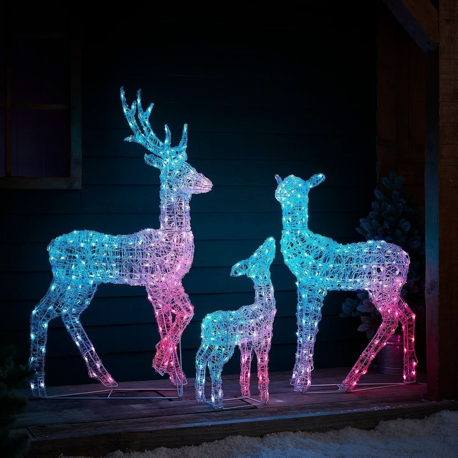 Conjunto de Renas Iluminadas com LED RGB Inteligente e Controle Wi-Fi