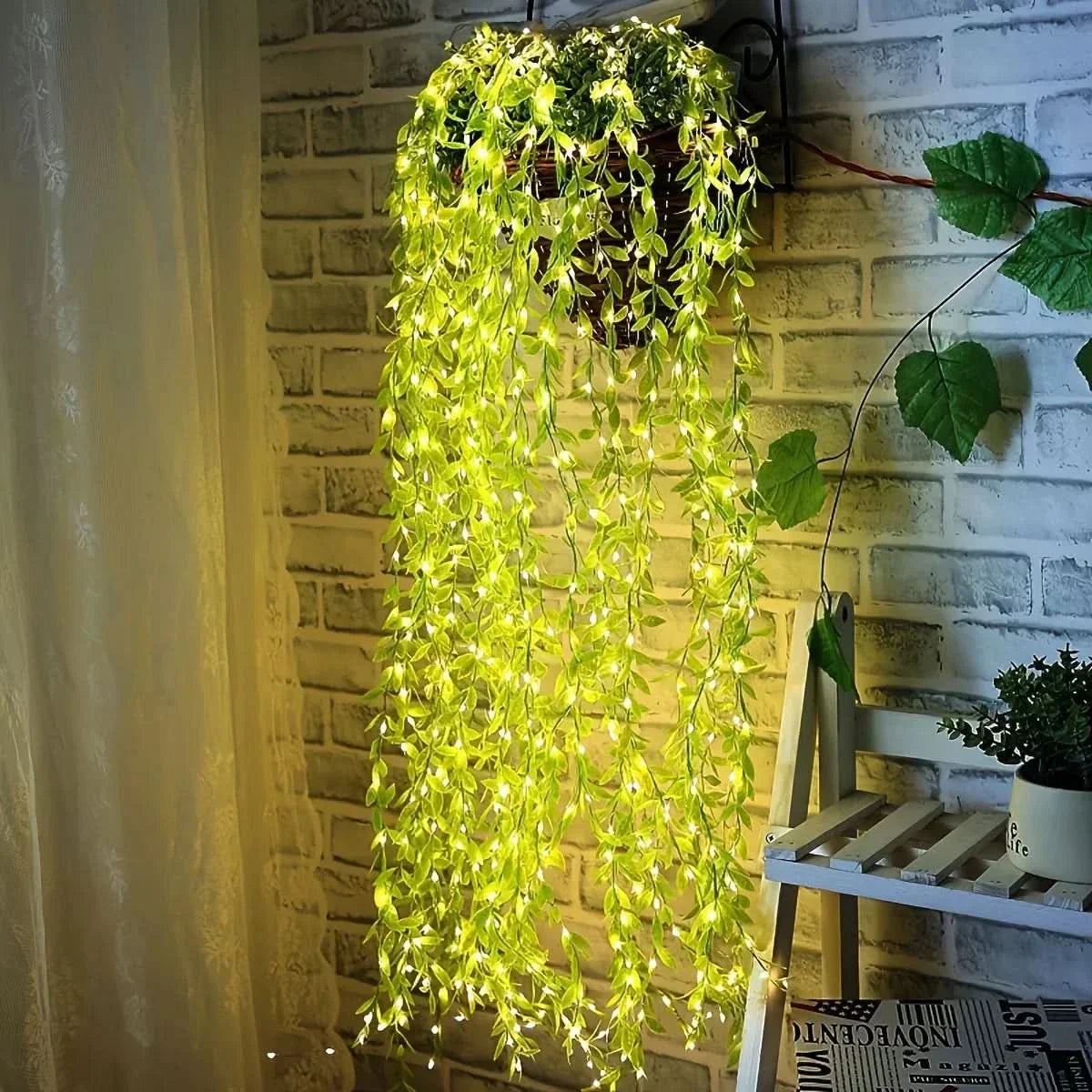Iluminação Natalina com Folhas – Encanto e Magia em Cada Detalhe