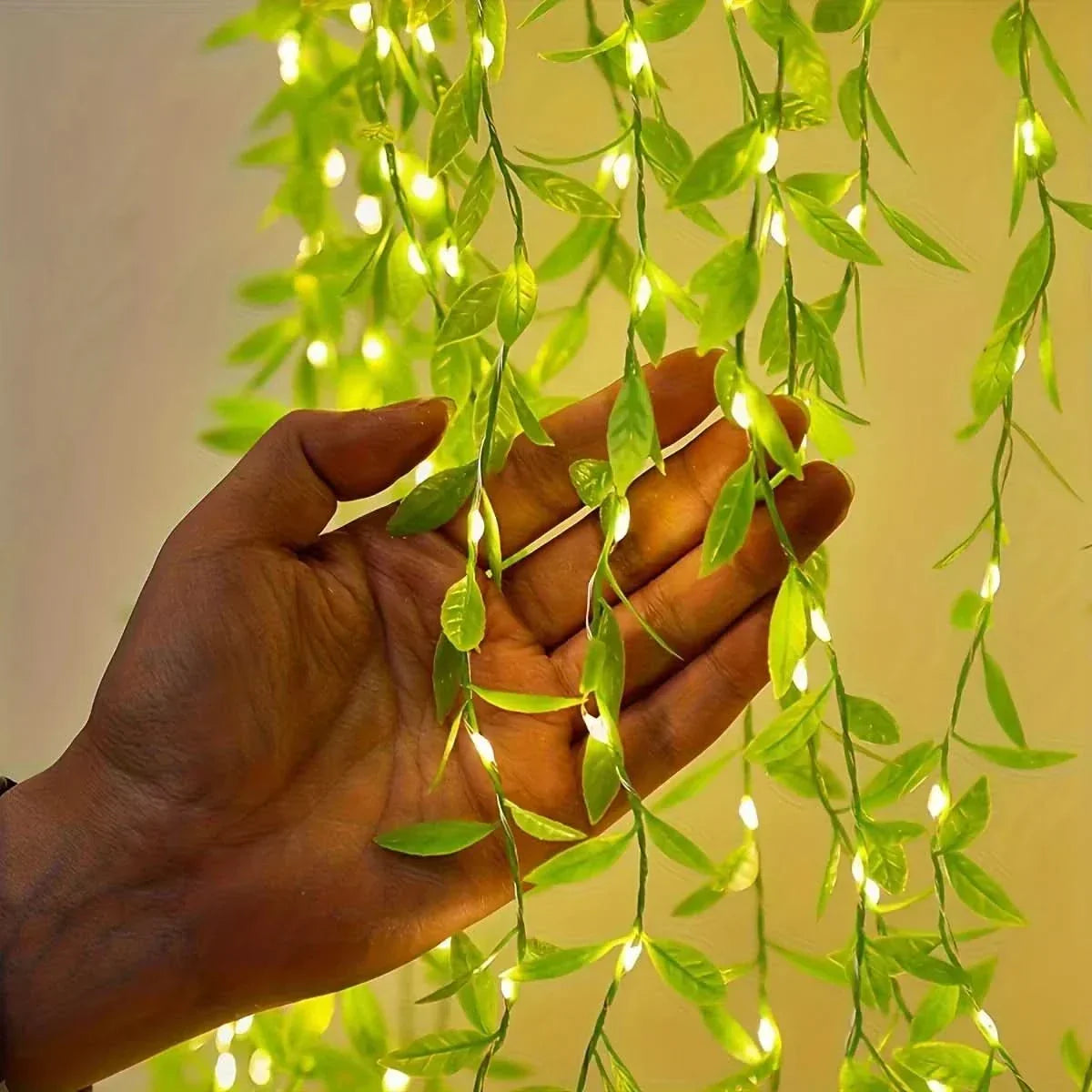 Iluminação Natalina com Folhas – Encanto e Magia em Cada Detalhe