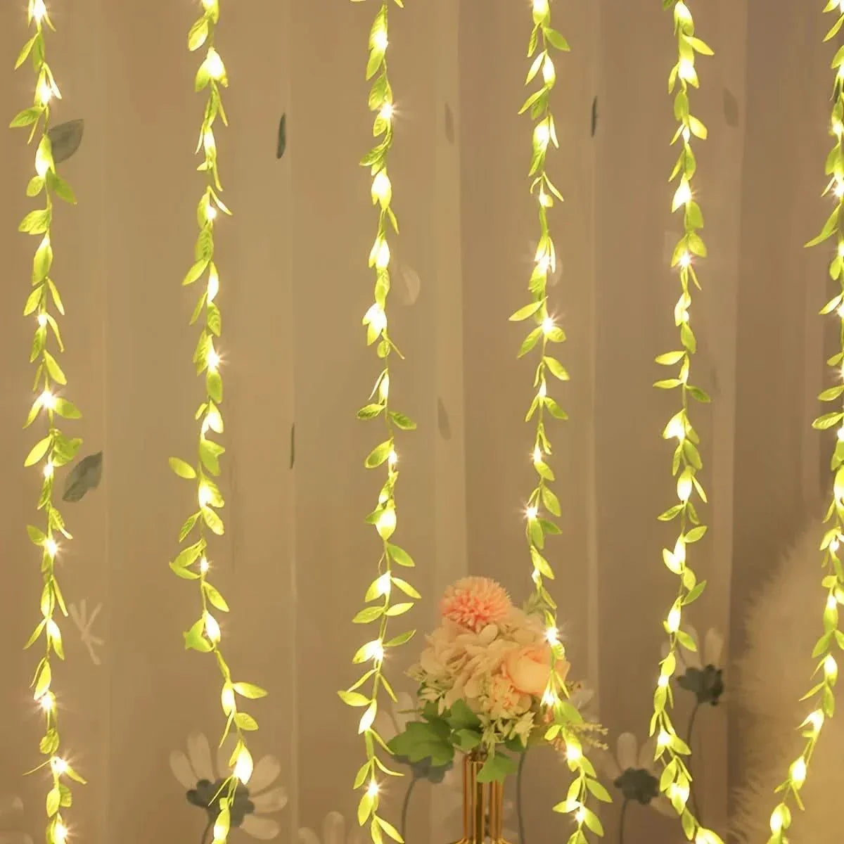 Iluminação Natalina com Folhas – Encanto e Magia em Cada Detalhe