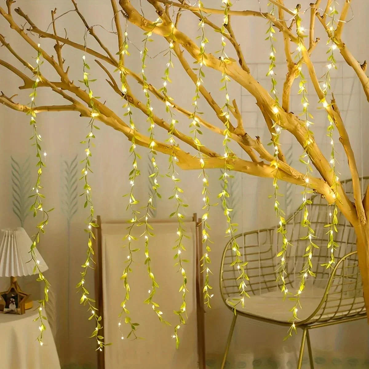 Iluminação Natalina com Folhas – Encanto e Magia em Cada Detalhe