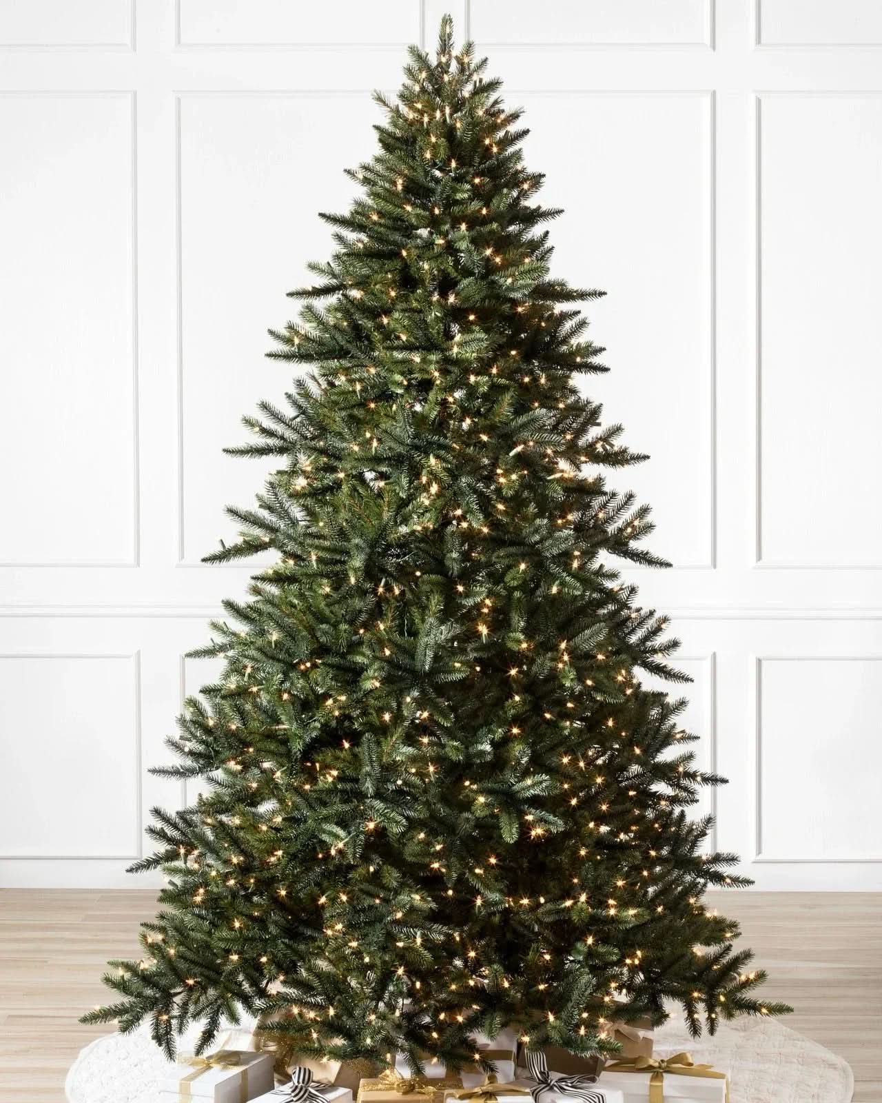 Árvore de Natal California Baby Redwood com Galhos Flexíveis, Estrutura Metálica e Micro LEDs Integrados