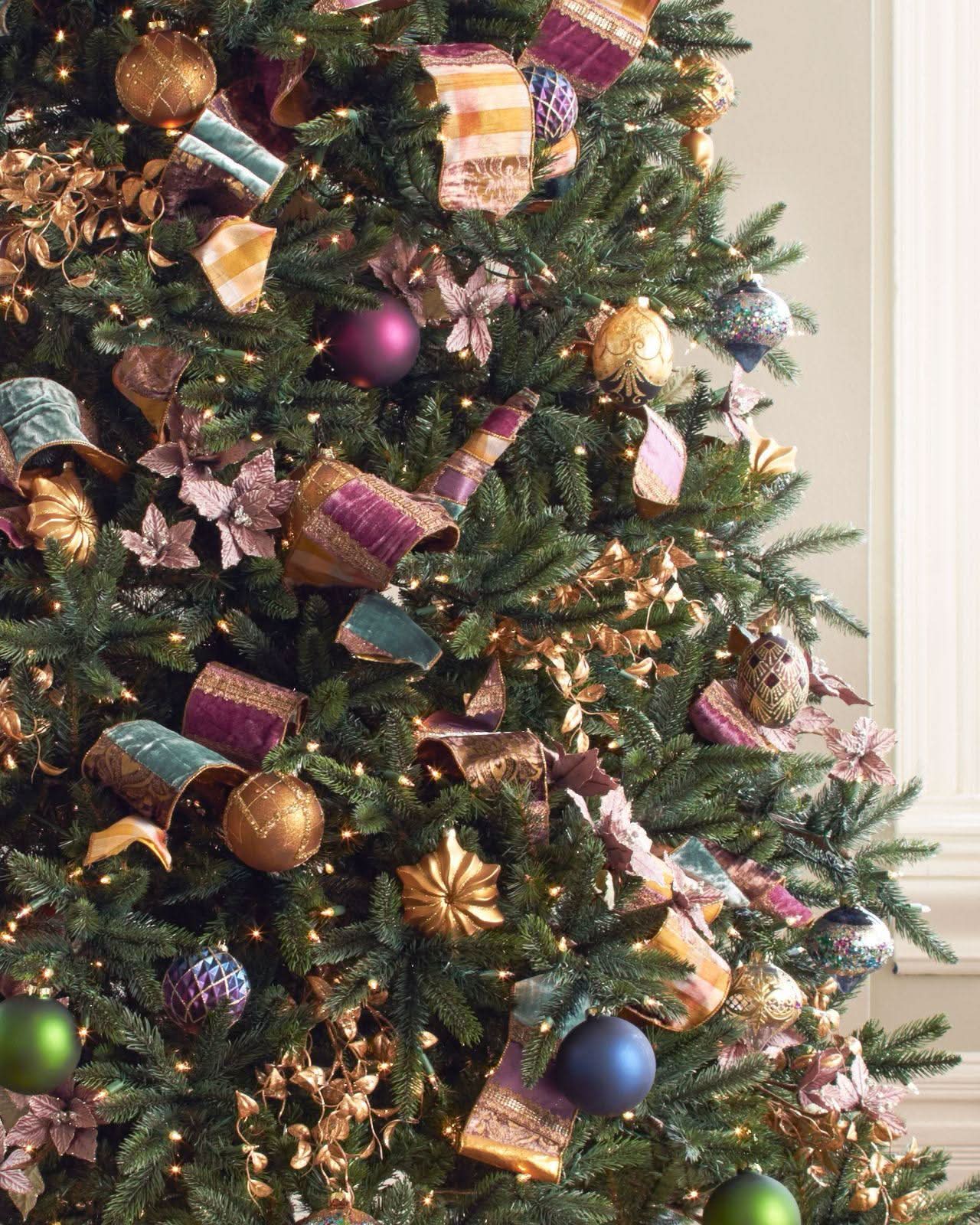 Árvore de Natal California Baby Redwood com Galhos Flexíveis, Estrutura Metálica e Micro LEDs Integrados