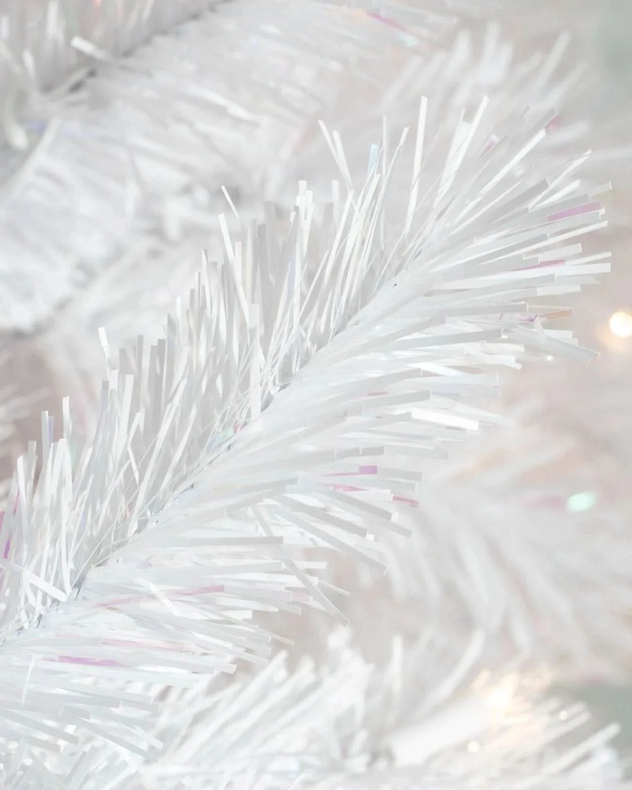 Árvore de Natal Branca Classic com Galhos Flexíveis, Base Metálica e Micro LEDs Integrados