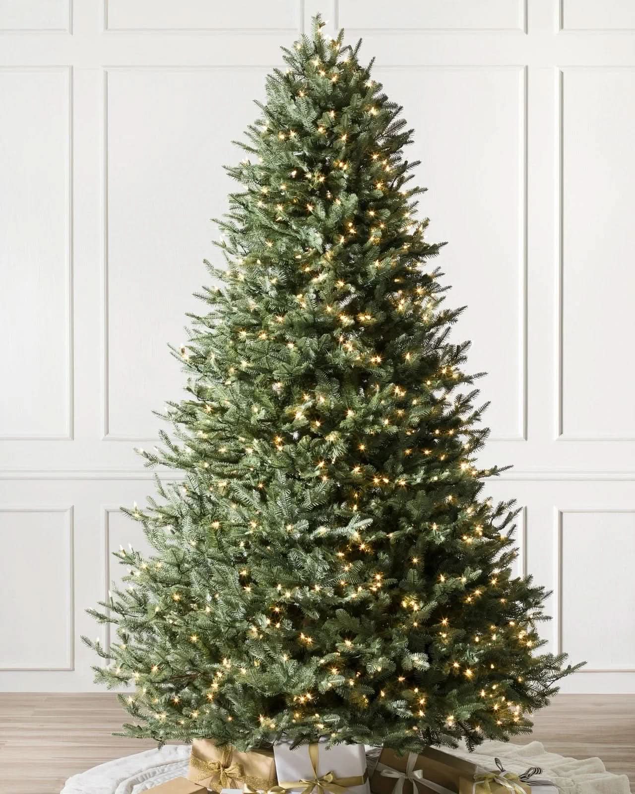 Árvore de Natal Verde White Spruce com Galhos Articulados, Base Metálica e Micro LEDs Integrados