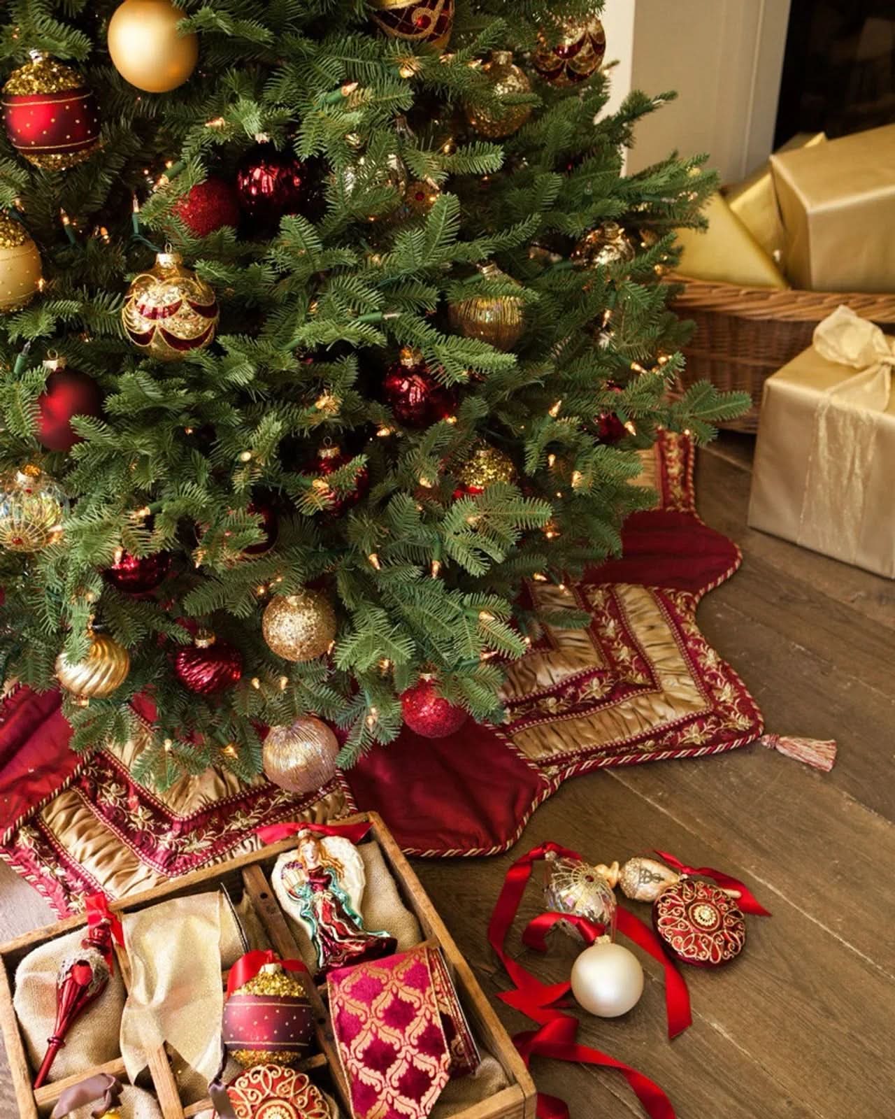 Árvore de Natal Verde White Spruce com Galhos Articulados, Base Metálica e Micro LEDs Integrados