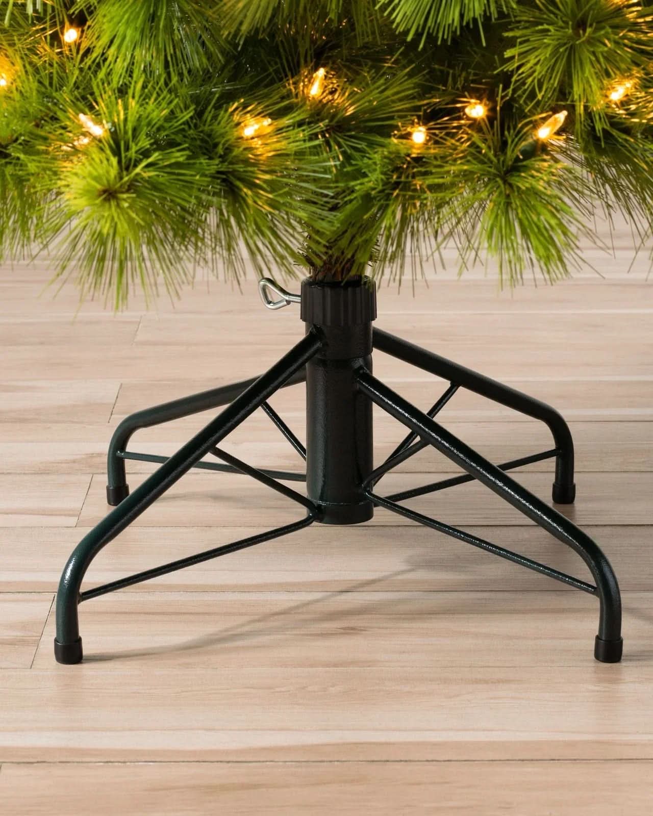 Árvore de Natal Slim Monterey Pine com Galhos Flexíveis, Base Metálica e Micro LEDs Integrados