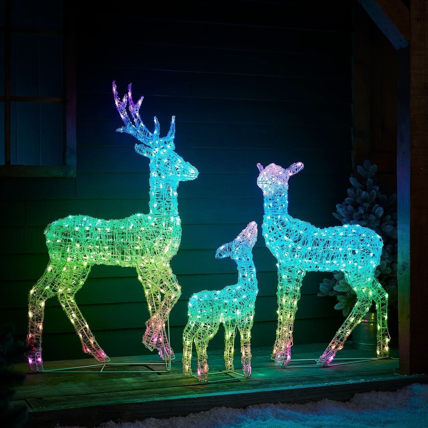 Conjunto de Renas Iluminadas com LED RGB Inteligente e Controle Wi-Fi