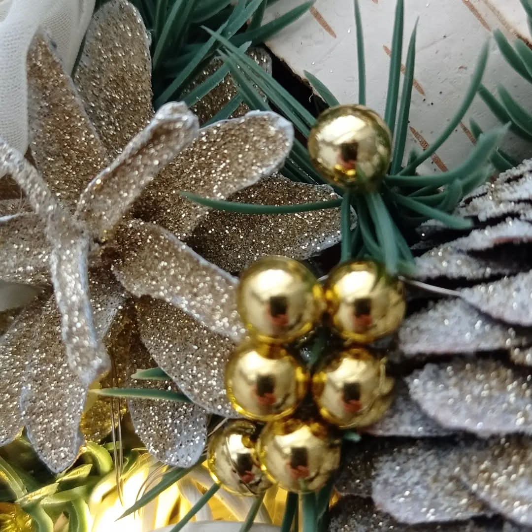 Luxurious 55CM LED Christmas Wreath Decoration
