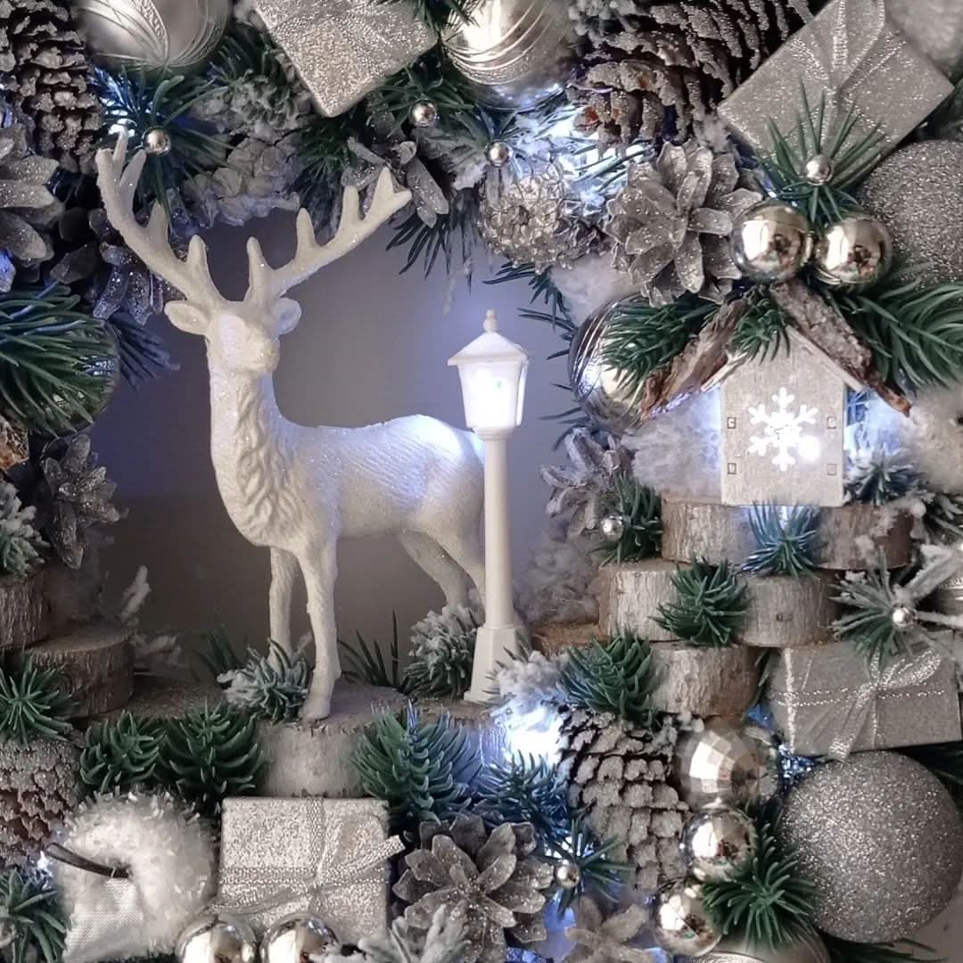 Luxurious 65CM LED Christmas Wreath Decoration