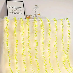 Iluminação Natalina com Folhas – Encanto e Magia em Cada Detalhe