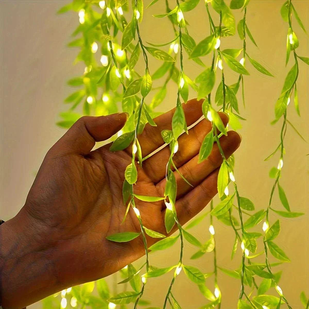 Iluminação Natalina com Folhas – Encanto e Magia em Cada Detalhe