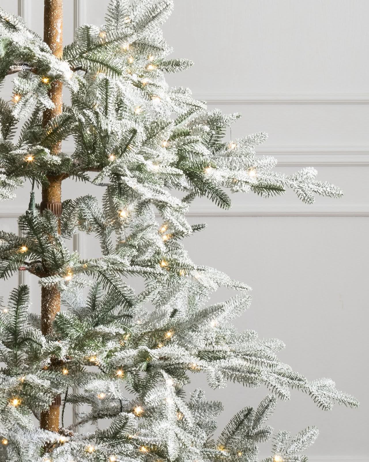 Árvore de Natal Nevada com Galhos Neve, Base Metálica e Micro LEDs Integrados