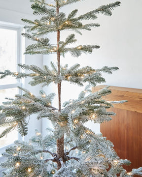 Árvore de Natal Nevada com Galhos Neve, Base Metálica e Micro LEDs Integrados
