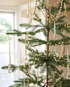 Árvore de Natal Slim Alpine com Galhos Flexíveis, Base Metálica e Micro LEDs Integrados