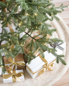 Árvore de Natal Slim Alpine com Galhos Flexíveis, Base Metálica e Micro LEDs Integrados