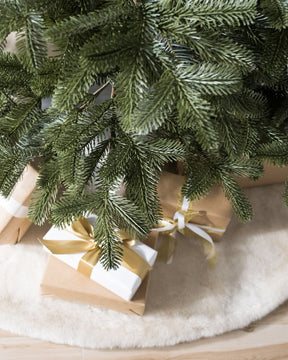 Árvore de Natal European Fir com Galhos Flexíveis, Base Metálica e Micro LEDs Integrados