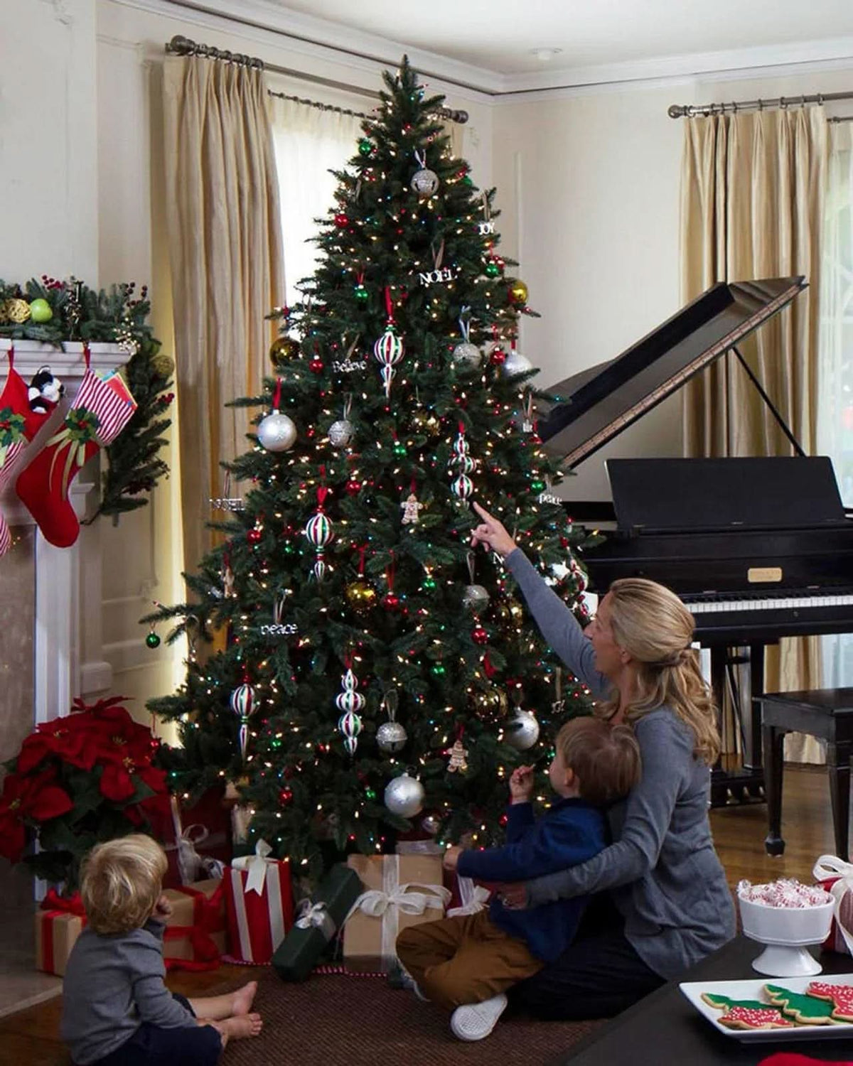 Árvore de Natal California Baby Redwood com Galhos Flexíveis, Estrutura Metálica e Micro LEDs Integrados