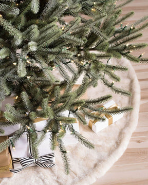 Árvore de Natal Sanibel Spruce com Galhos Flexíveis, Base Metálica e Micro LEDs Integrados