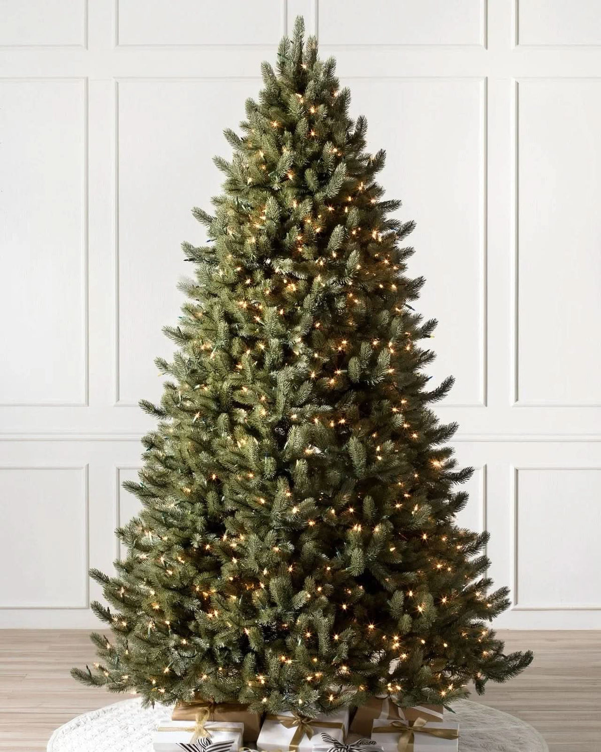 Árvore de Natal Vermont White Spruce com Galhos Flexíveis, Base Metálica e Micro LEDs Integrados