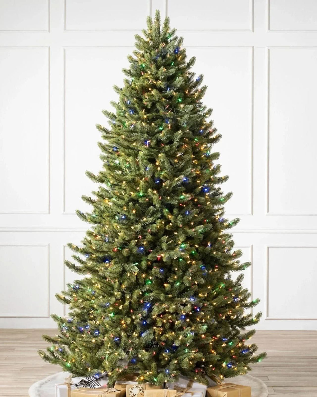 Árvore de Natal Fir com Galhos Flexíveis, Base Metálica e Micro LEDs Coloridos Integrados