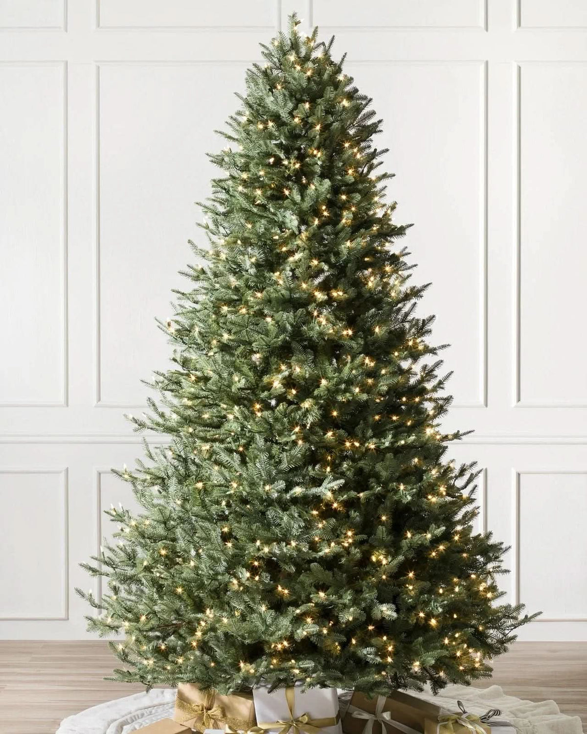 Árvore de Natal Verde White Spruce com Galhos Articulados, Base Metálica e Micro LEDs Integrados