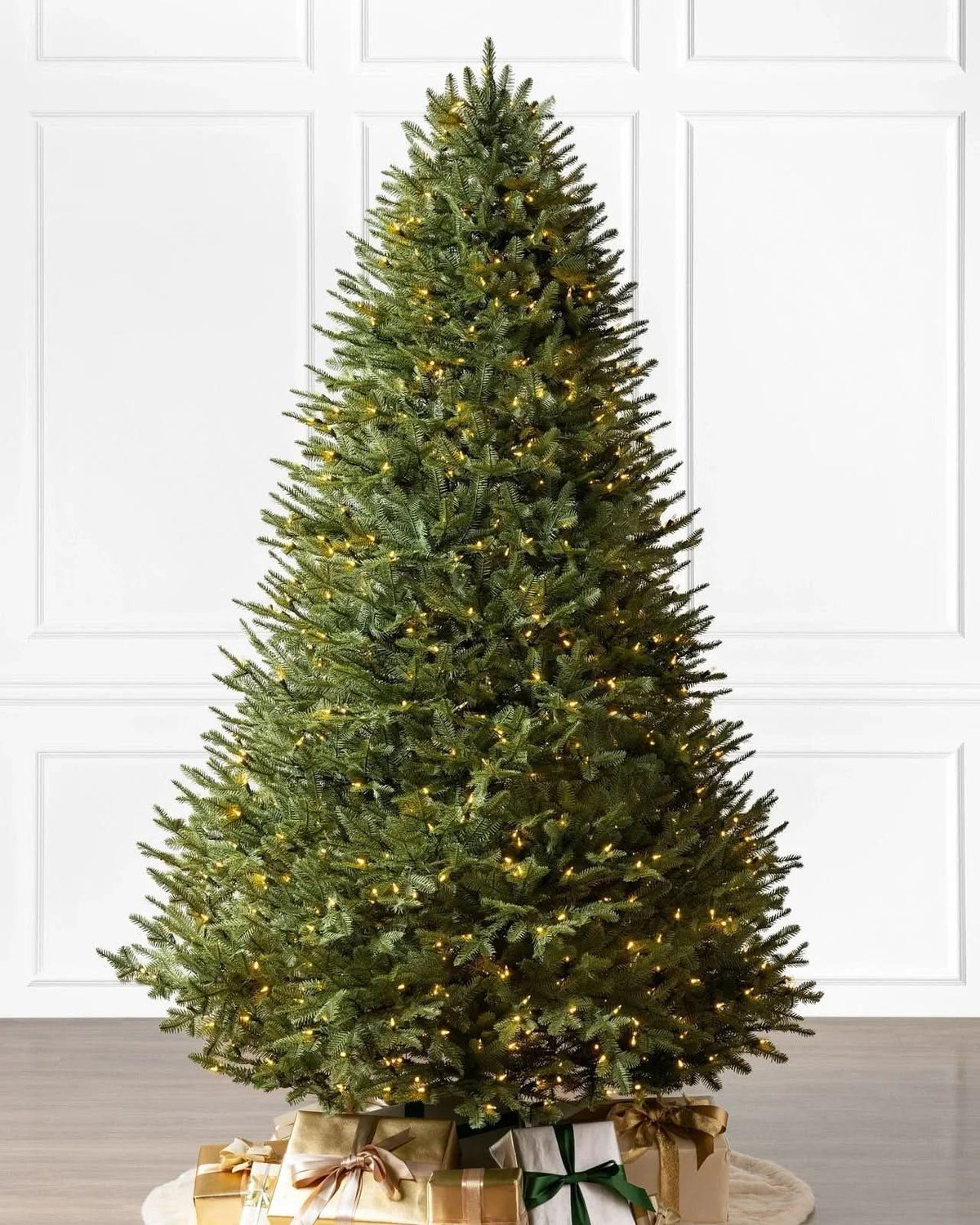 Árvore de Natal Premium Verde com Galhos Flexíveis, Base Metálica e Micro LEDs Integrados