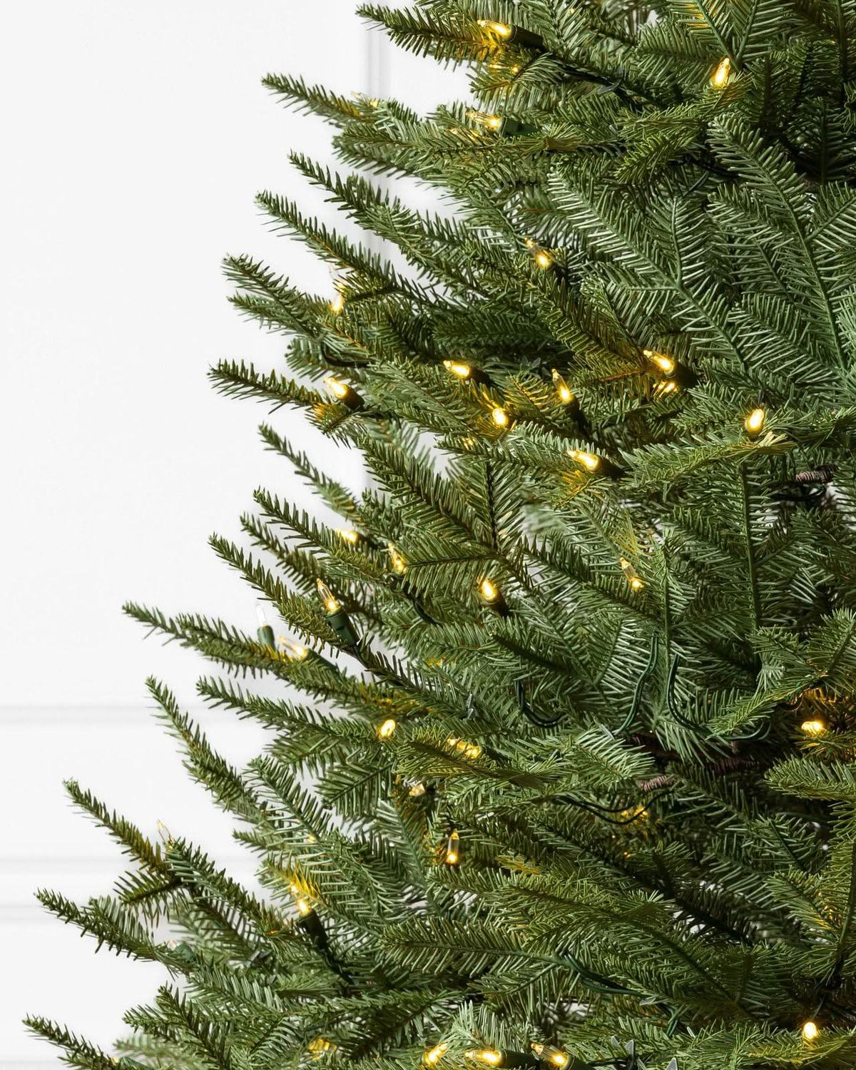 Árvore de Natal Premium Verde com Galhos Flexíveis, Base Metálica e Micro LEDs Integrados