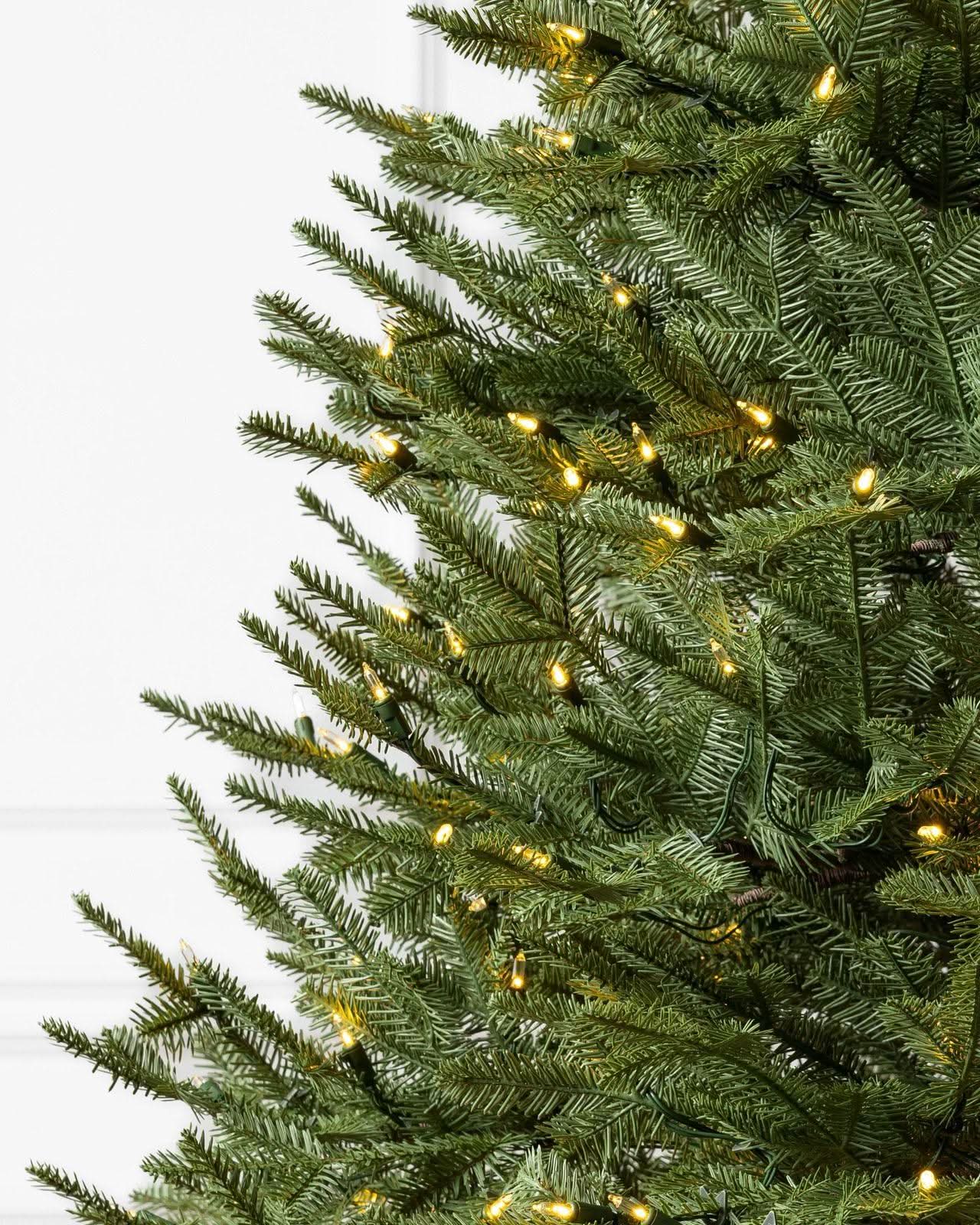 Árvore de Natal Premium Verde com Galhos Flexíveis, Base Metálica e Micro LEDs Integrados