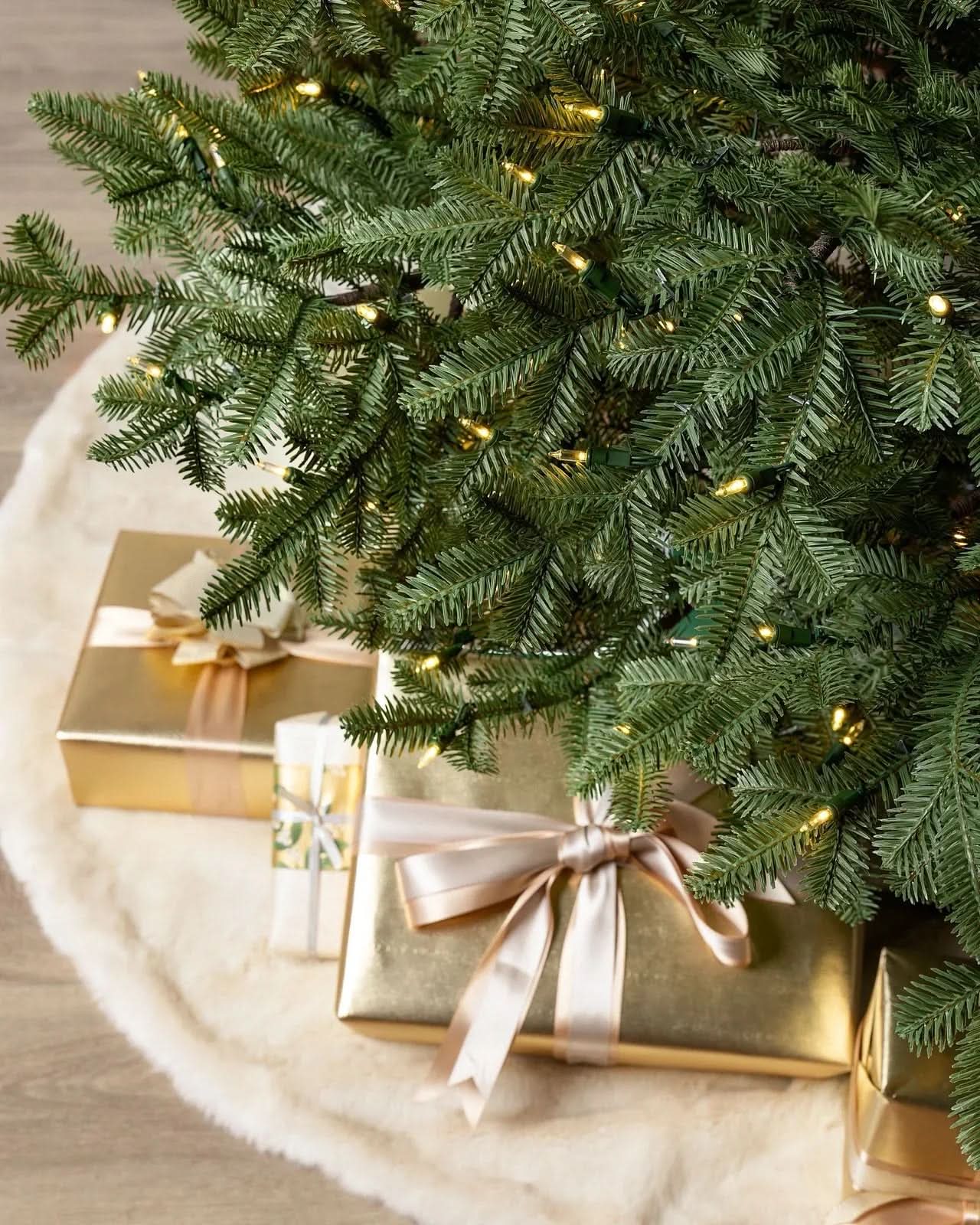 Árvore de Natal Premium Verde com Galhos Flexíveis, Base Metálica e Micro LEDs Integrados