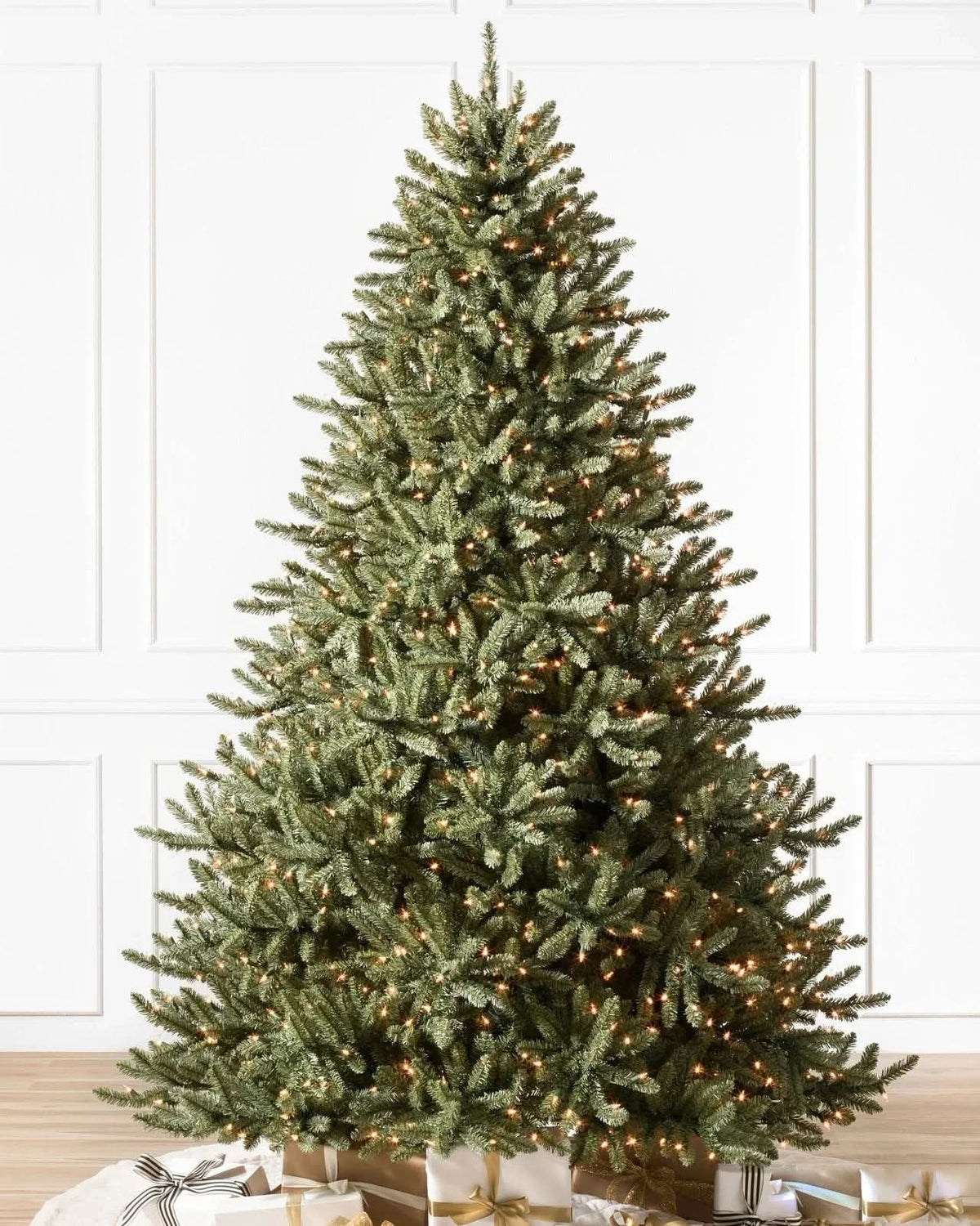 Árvore de Natal Blue Spruce Clássica com Galhos Flexíveis, Base Metálica e Micro LEDs Integrados