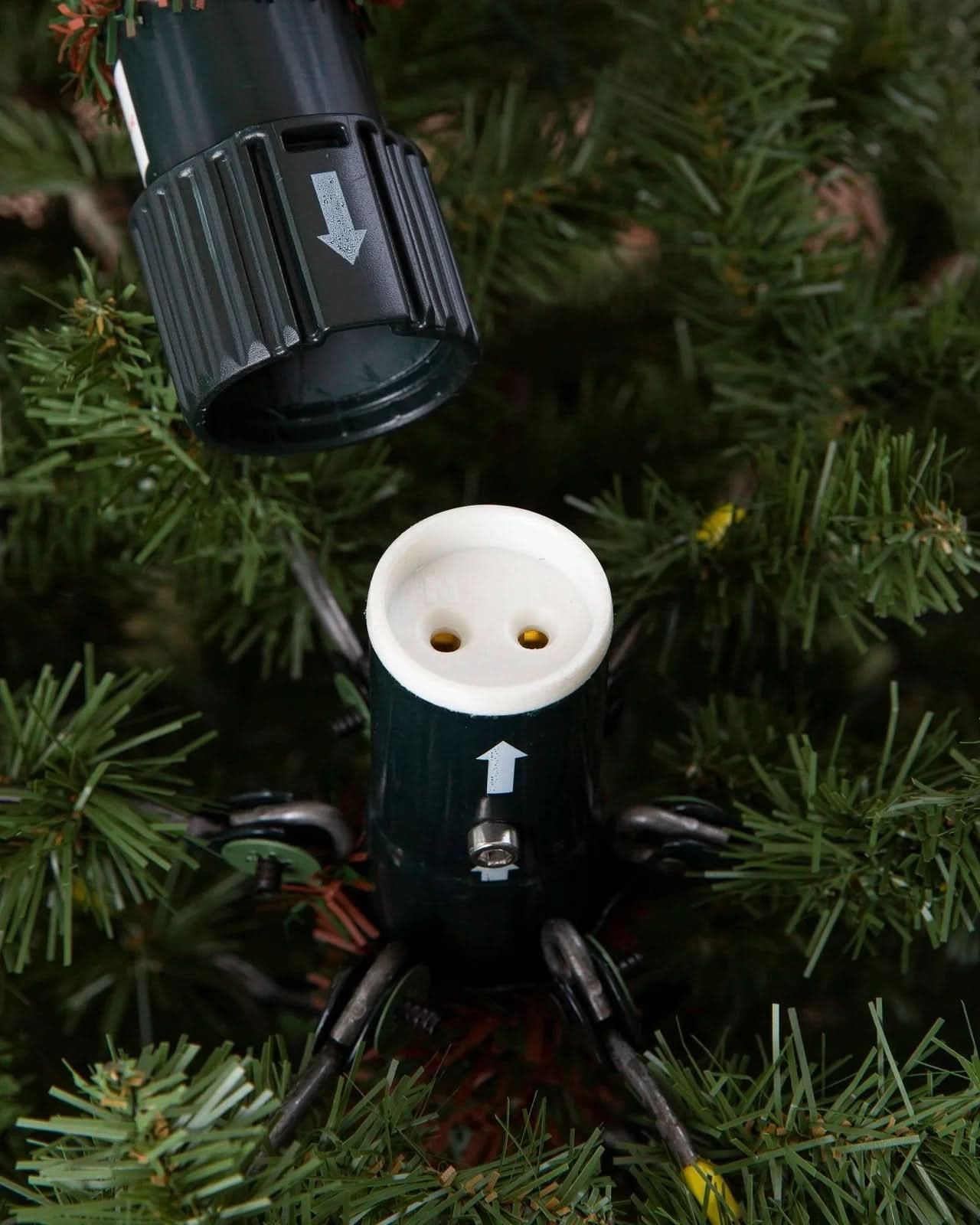 Árvore de Natal Fraser Fir com Galhos Flexíveis, Base Metálica e Micro LEDs Coloridos Integrados
