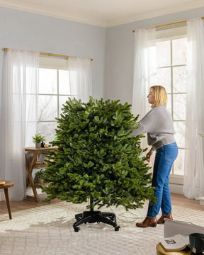 Árvore de Natal Verde Premium com Galhos Flexíveis, Base Metálica com Rodas e Micro LEDs Integrados