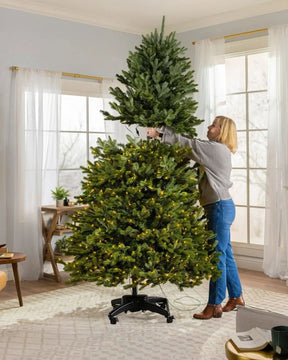 Árvore de Natal Verde Premium com Galhos Flexíveis, Base Metálica com Rodas e Micro LEDs Integrados