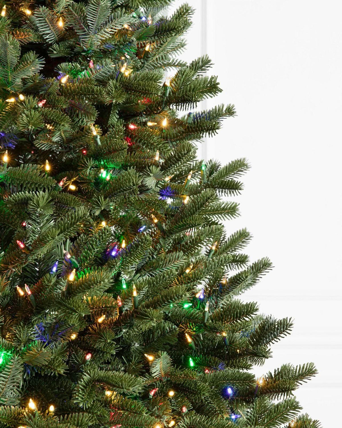 Árvore de Natal Fraser Fir com Galhos Flexíveis, Base Metálica e Micro LEDs Coloridos Integrados