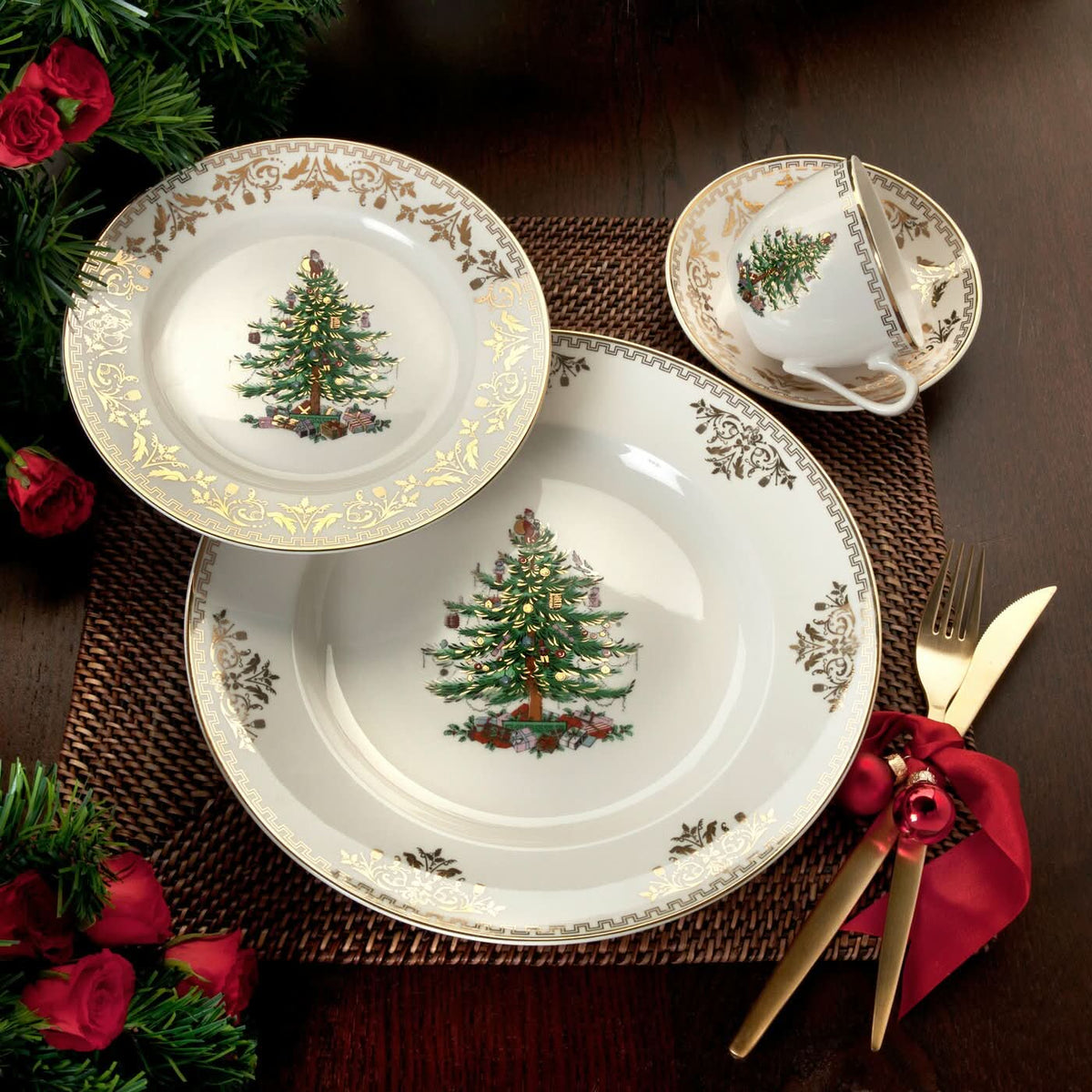 Conjunto de 4 Peças com Estampa de Árvore de Natal e Detalhes Dourados - Serviço Individual